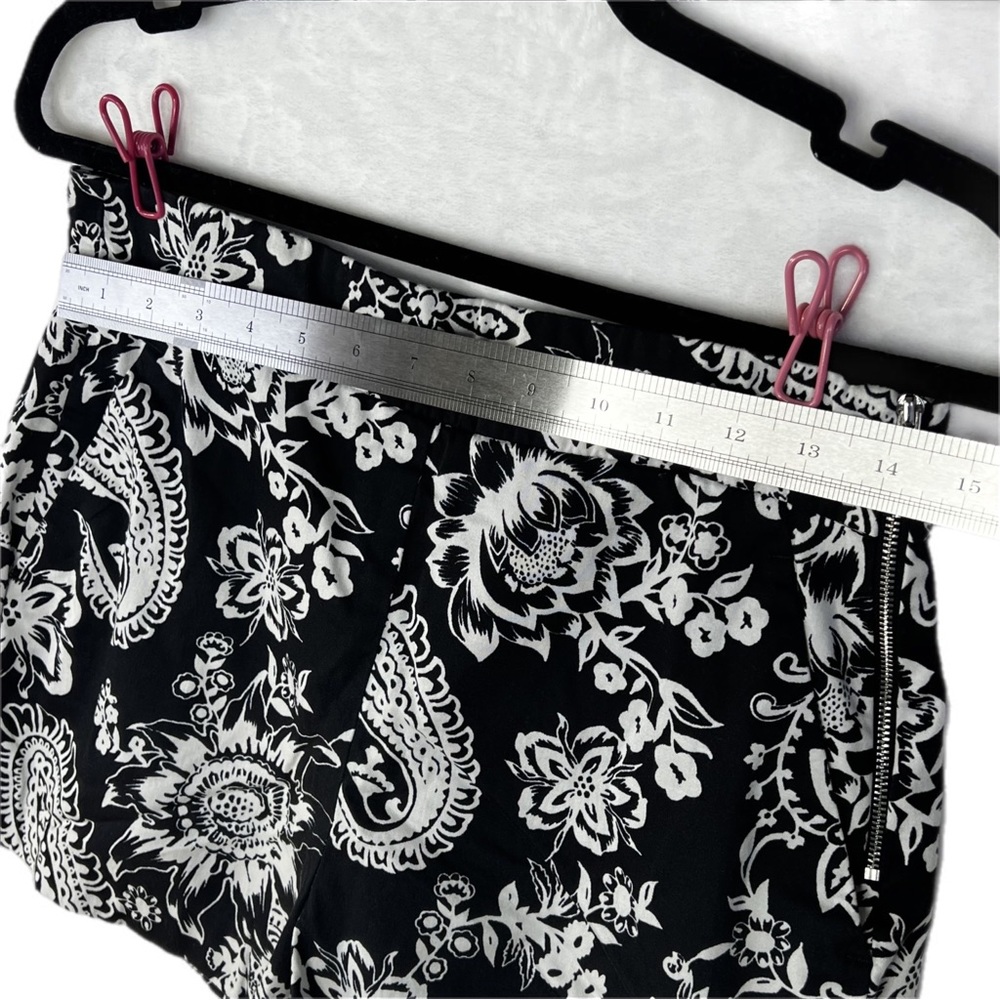 Likeβ New! Zara Floral Paisley Print Shorts Black/White Cute Business Casual M - Picture 14 of 16